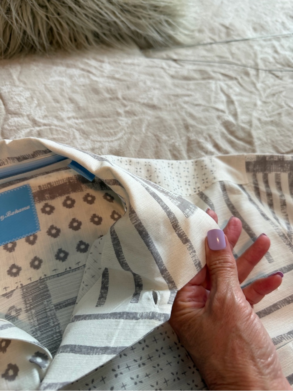 Tommy Bahama Beige/ Gray Extra Large - Picture 4 of 11